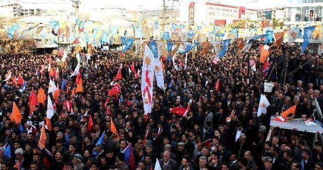 Bakan Davutoğlu’nu Erciş’te On Binler Karşıladı