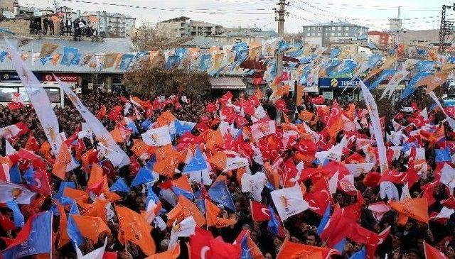 Bakan Davutoğlu’nu Erciş’te On Binler Karşıladı