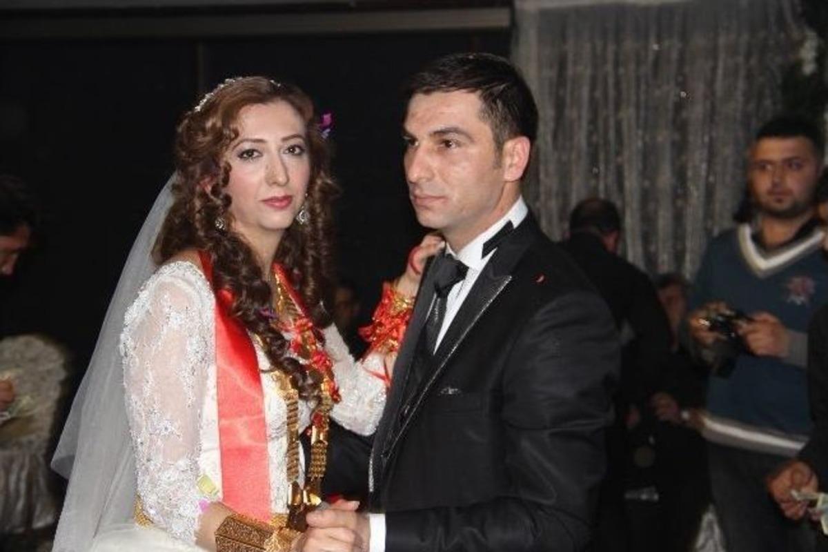 Aşiret D&uuml;ğ&uuml;n&uuml;nde 9.5 Kilogram Altın Takıldı