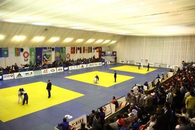 T&uuml;rk Sporculardan İlk G&uuml;nde 2 G&uuml;m&uuml;ş, 5 Bronz Madalya 1