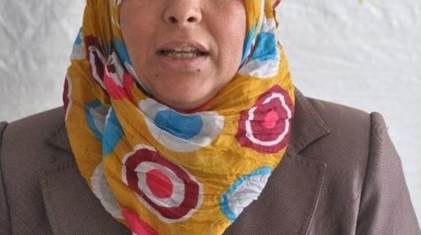 M&uuml;lteci Kadınlar Savaşan Suriyeli Erkeklere Seslendi