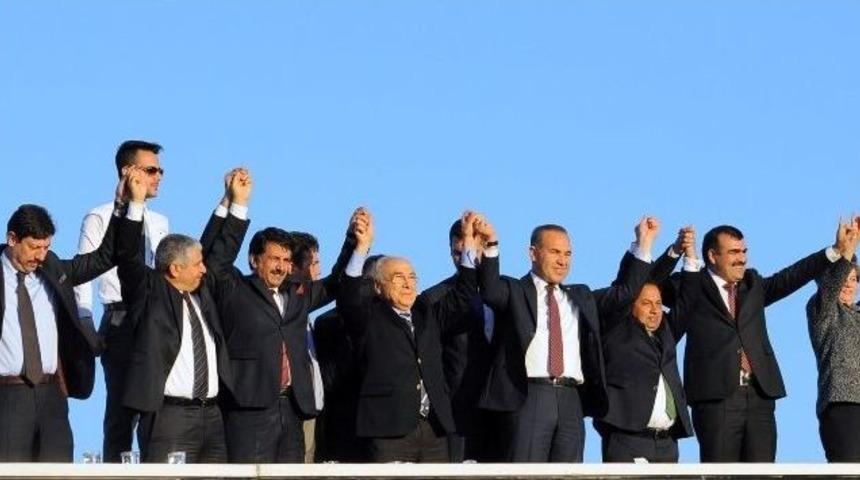 Durak S&ouml;zl&uuml;&rsquo;n&uuml;n Yanında Meydanlara &Ccedil;ıktı