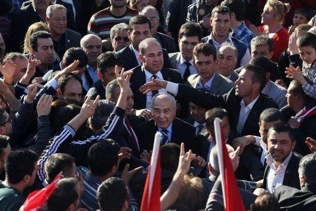 Durak S&ouml;zl&uuml;&rsquo;n&uuml;n Yanında Meydanlara &Ccedil;ıktı 1