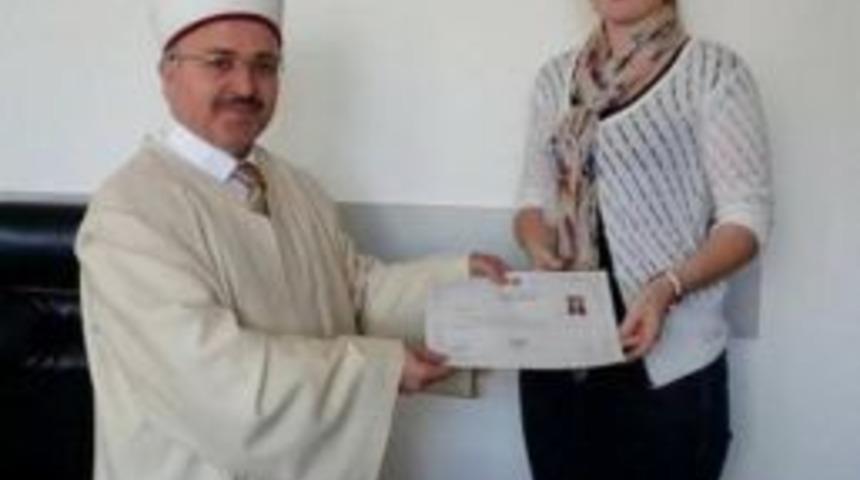 Turist Olarak Geldi M&uuml;sl&uuml;man Oldu