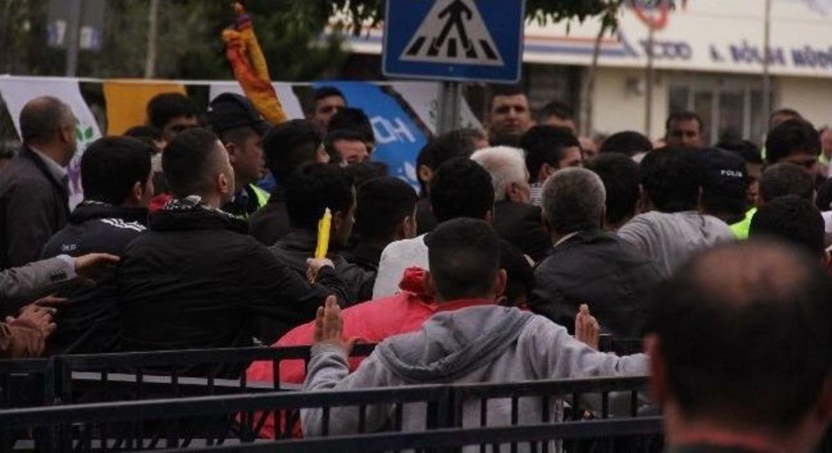 Hdp Mitingi &Ouml;ncesi Gerginlik