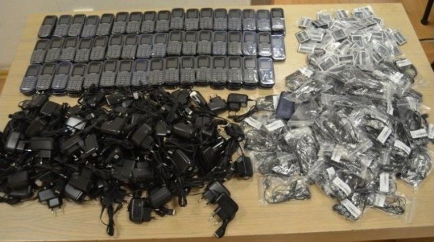 Havalimanında Ka&ccedil; Cep Telefonu Operasyonu