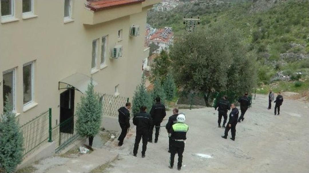 Cezaevi Firarisi Eşi Ve D&ouml;rt Aylık Bebeğini Rehin Aldı