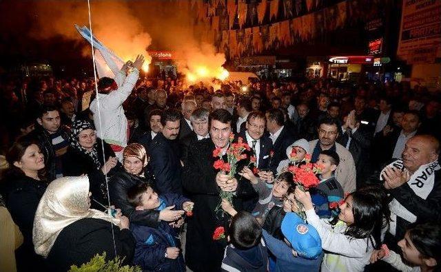 Dündar’dan Miting Gibi Seçim Bürosu Açılışı