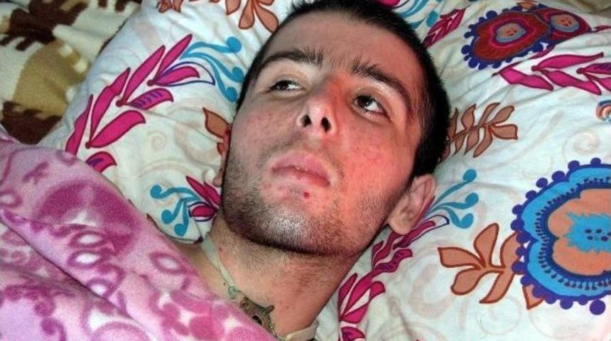 &Ouml;zdemir Ailesi Bitkisel Hayattaki &Ccedil;ocuğu İ&ccedil;in Yardım Bekliyor