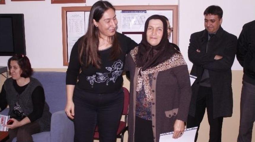 Aile Eğitimi Programını Tamamlayan Velilere Belge Verildi