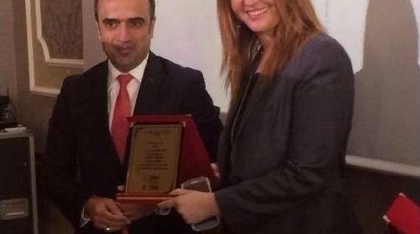 İ&ccedil;ten 4. Defa Yılın Milletvekili &Ouml;d&uuml;l&uuml;n&uuml; Aldı