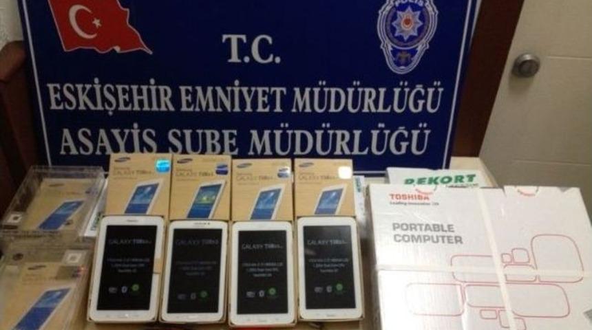 Avm&rsquo;den Hırsızlık Yapan 4 Ş&uuml;pheli Yakalandı
