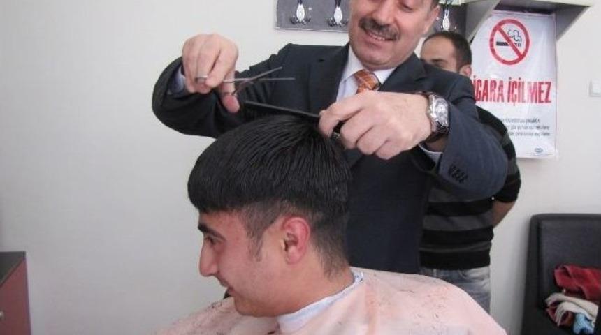 Maliye Bakan Yardımcısı Cantimur, Kuaf&ouml;rl&uuml;ğe Soyundu