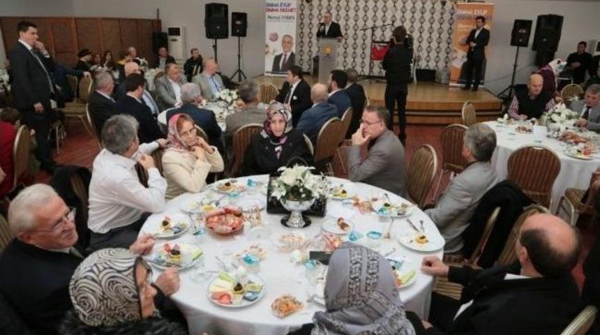 Remzi Aydın, &Uuml;sk&uuml;p Brezalılar Derneği &Uuml;yeleriyle Buluştu