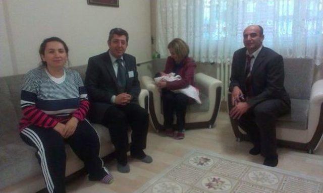Hastanede Tedavi G&ouml;r&uuml;p Taburcu Olanları Evlerinde Ziyaret Ediliyor 1