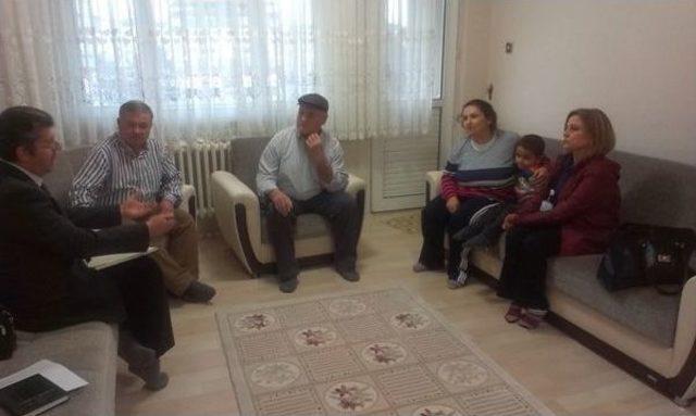 Hastanede Tedavi G&ouml;r&uuml;p Taburcu Olanları Evlerinde Ziyaret Ediliyor 2