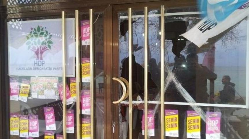 Hdp Se&ccedil;im B&uuml;rosuna Taşlı Saldırı