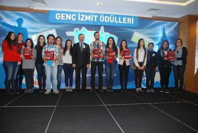İzmitli Gen&ccedil;ler &Ouml;d&uuml;llendirildi 2