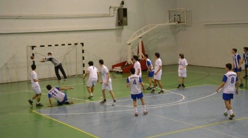 D&uuml;zce Gen&ccedil;lik Spor Hentbol Yerel Ligi Şampiyonu