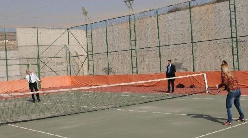 Spora Ve Sporcuya &Ouml;nem Veren &Uuml;niversite &lsquo;7 Aralık &Uuml;niversitesi&rsquo;