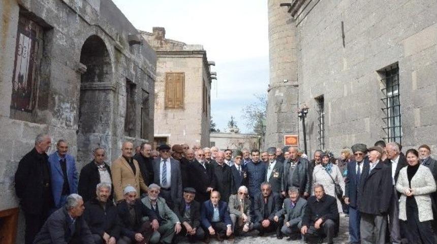 &ldquo;asırlık Sokakta Asırlık İnsanlar&rdquo;