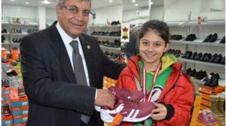 Kaya&rsquo;dan Santran&ccedil; Ustası K&uuml;&ccedil;&uuml;k Kıza S&uuml;rpriz