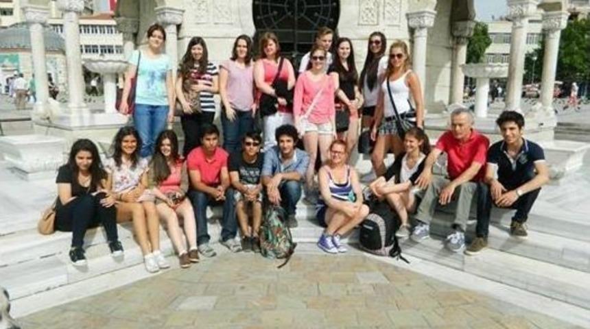 Burda Almancı, Orda Yabancı