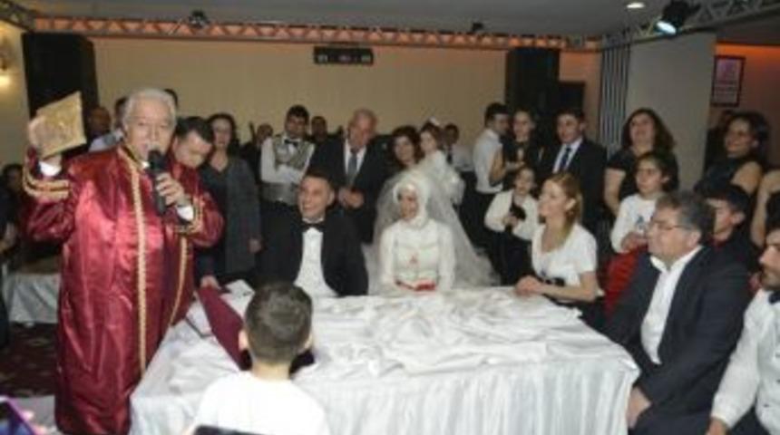 Zihni Aldırmaz Nikah Kıydı
