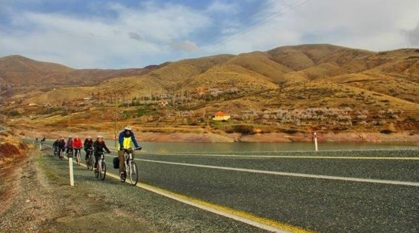&Ouml;ğrencilerden Ecdada Saygı Bisiklet Turu