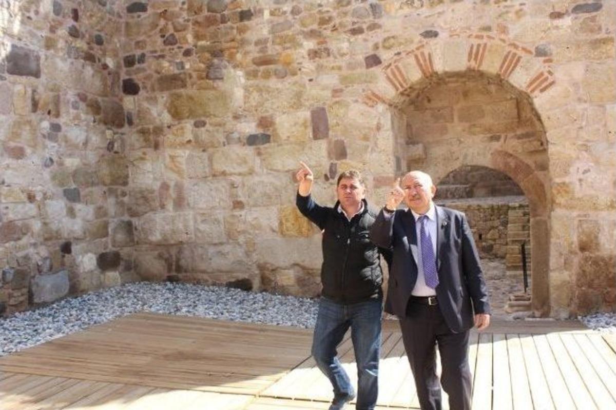 Tarihi &Ccedil;andarlı Kalesi Turizme A&ccedil;ılıyor