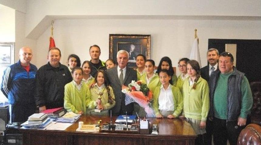 &Ouml;demiş'in Gururu Oldular