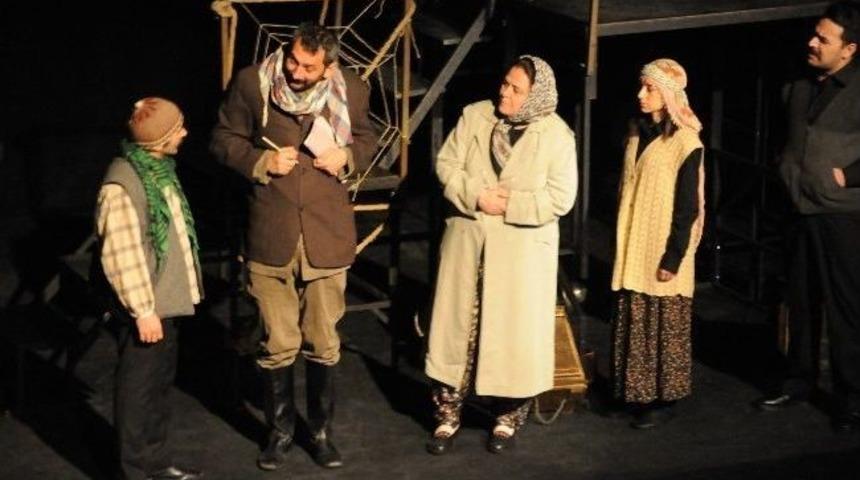 Şu &Ccedil;ılgın T&uuml;rkler Oyunu &Ccedil;orlu'da Sahnelendi