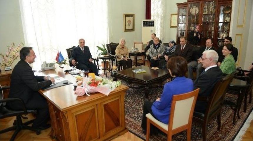 Huzurevi Sakinlerinden &lsquo;yaşlılar Haftası&rsquo; Ziyareti