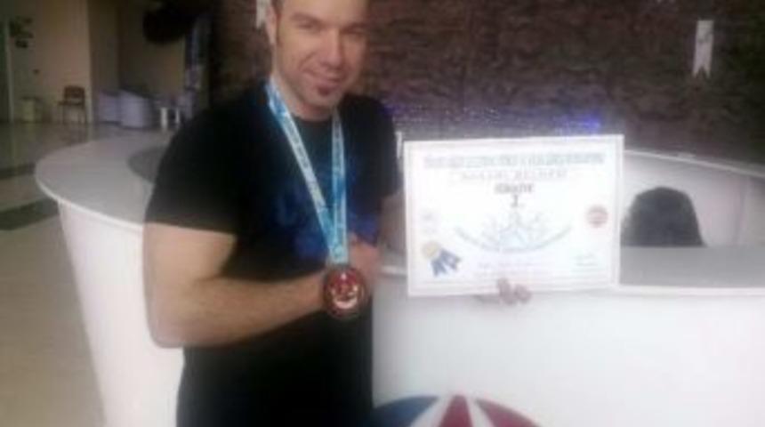 Ga&uuml;n Sporium Antren&ouml;r&uuml; Osman &Ouml;lmez T&uuml;rkiye Birincisi Oldu