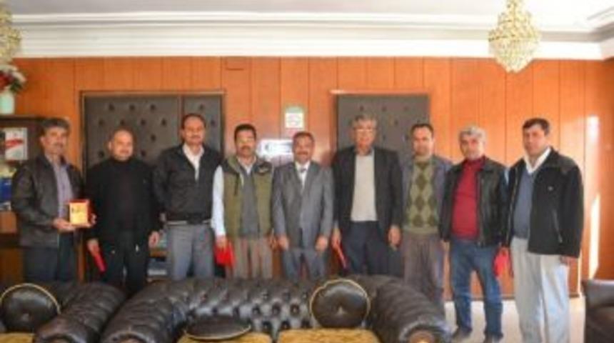 Başkan Yabalak'tan Meclis &Uuml;yelerine Plaket