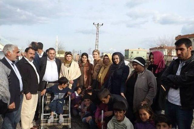 Ak Partili Kadınlar Tsd İle Ortaklaşa Engellilere Tekerlekli Sandalye Hediye Etti 1