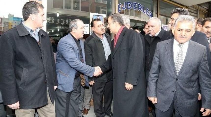 Kayseri B&uuml;y&uuml;kşehir Belediye Başkanı Mehmet &Ouml;zhaseki: