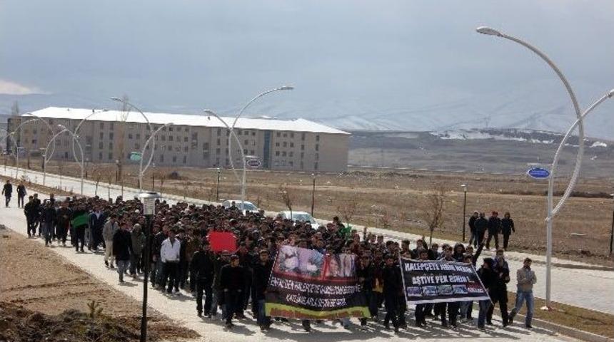 &Uuml;niversite &Ouml;ğrencilerinden Halep&ccedil;e Katliamı Y&uuml;r&uuml;y&uuml;ş&uuml;