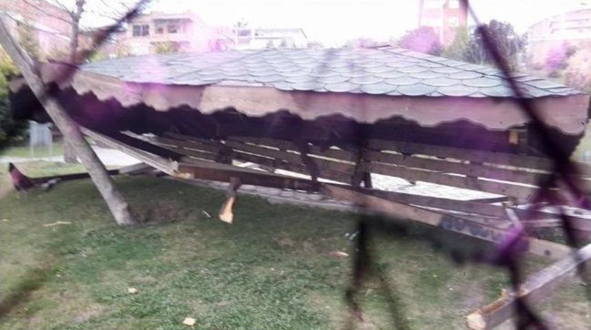 Dilovası&rsquo;nda Parka &Ccedil;irkin Saldırı