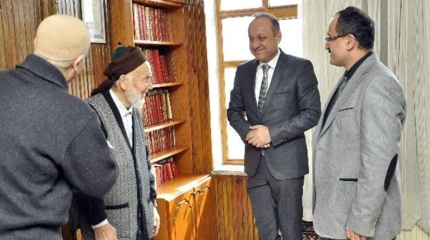 Tahsin Babaş, Bedi&uuml;zzaman&rsquo;ın Talebesi Yeğin&rsquo;i Ziyaret Etti