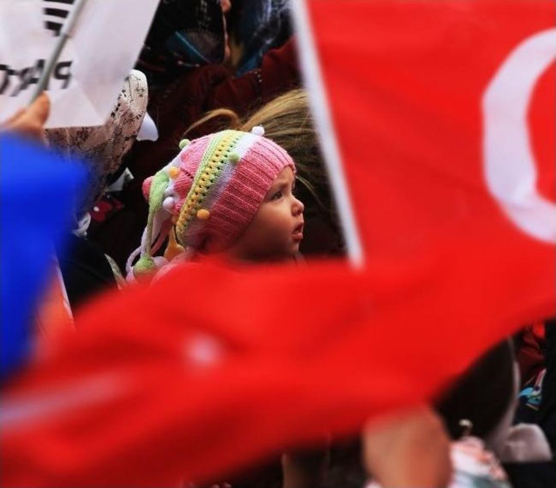 Miting Alanında B&uuml;y&uuml;k Coşku