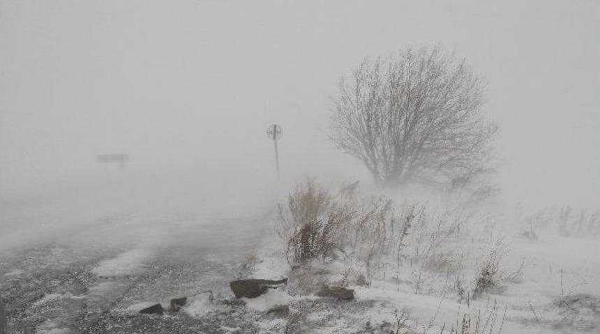 Ardahan'da Sahara Ge&ccedil;idi Ulaşıma Kapandı