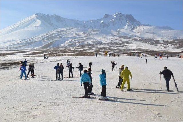 Vali Düzgün, Arşivdeki Tozlu Fotoğrafları Gün Yüzüne Çıkardı