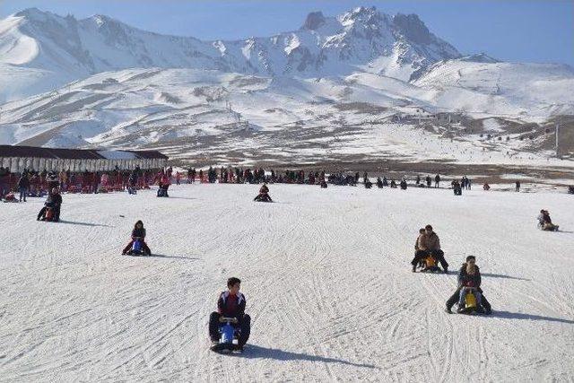 Vali Düzgün, Arşivdeki Tozlu Fotoğrafları Gün Yüzüne Çıkardı