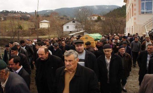 11 G&uuml;n Sonra Cesedine Ulaşılan Ali &Ccedil;akır Toprağa Verildi 1