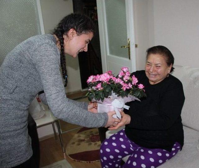 Gönül Elçilerinden Şehit Annesine Ziyaret 1