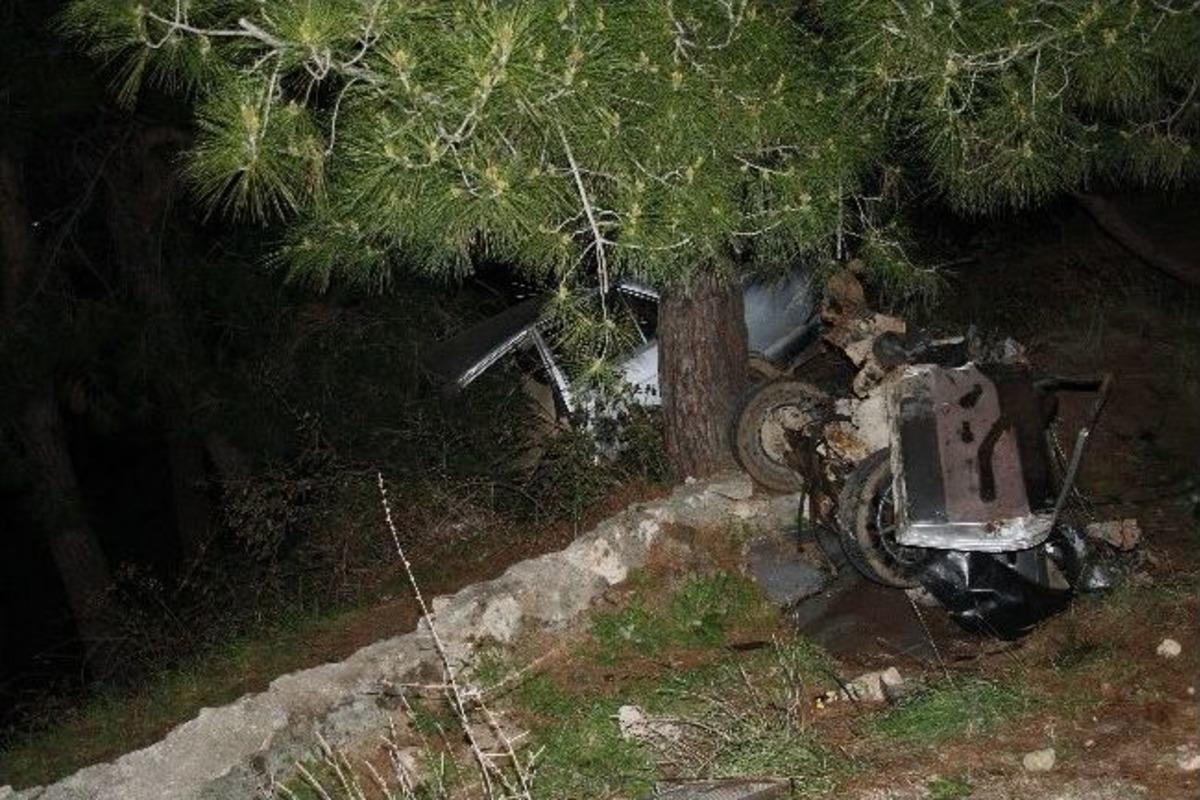 U&ccedil;uruma Yuvarlanan Ara&ccedil; İkiye B&ouml;l&uuml;nd&uuml;: 1 &Ouml;l&uuml;