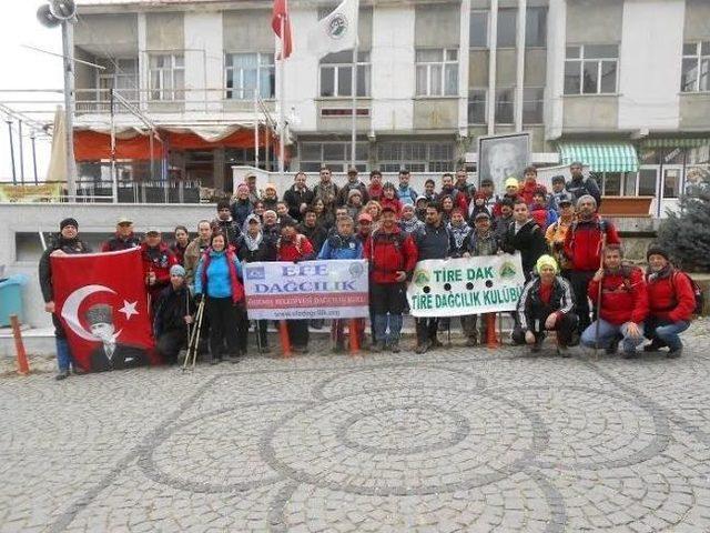 Efe Dağcılar İle Tireli Dağcılar, Bozdağ'ın Zirvesine Tırmandı