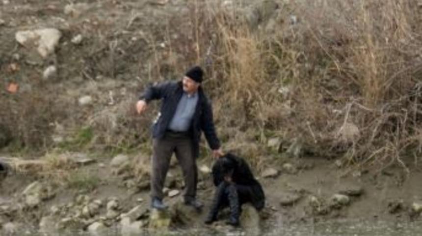 İntihar Etmek İ&ccedil;in Nehire Atlayan Lise &Ouml;ğrencisi Kurtarıldı