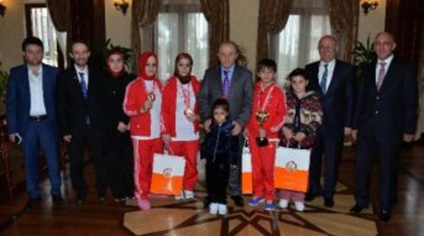 D&uuml;nya Wushu Şampiyonası Birincillerinden Vali &Ouml;zt&uuml;rk&rsquo;e Ziyaret